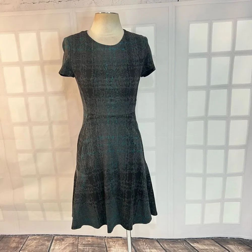 Betsey Johnson short sleeve plaid fit and flare sweater dress size 4